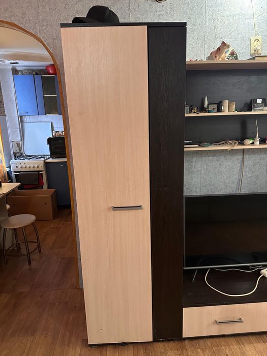 Продам стенку под телевизор и одежду