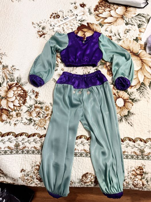 Продам костюмы для девочки