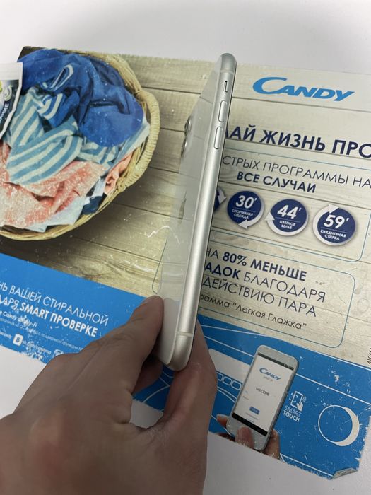 Продам 11 айфон белый