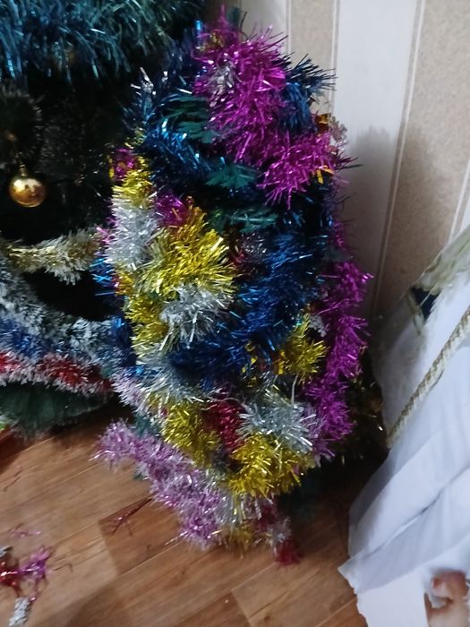 Продаю ёлку искусственную