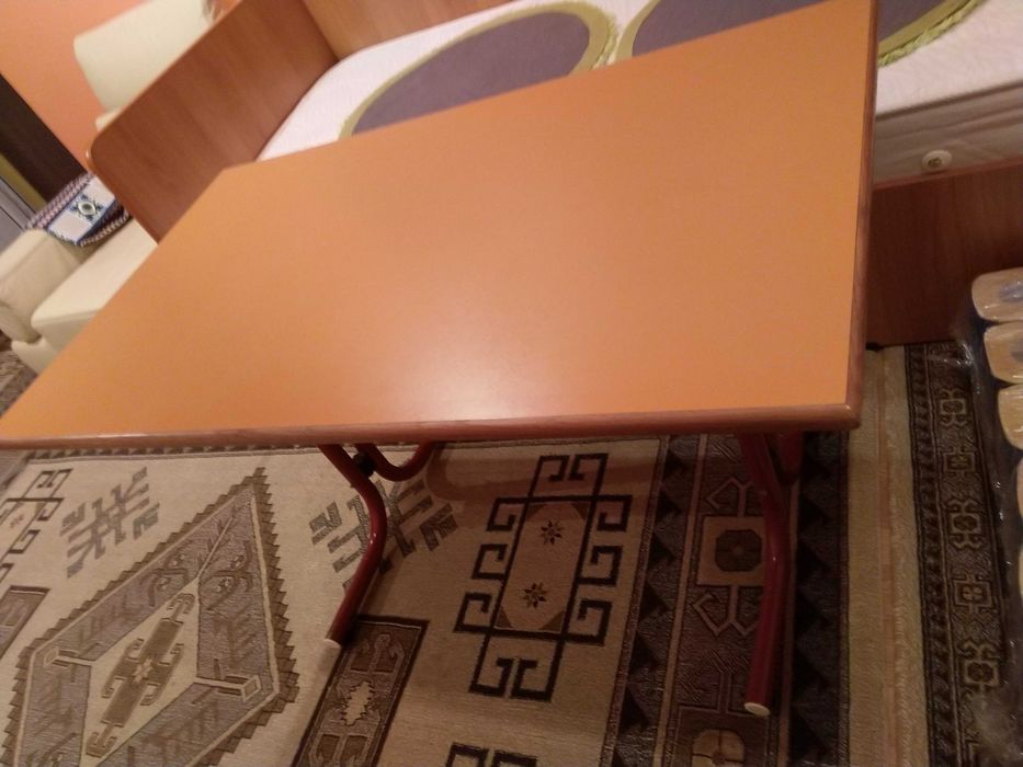 Vând masă de bucătărie