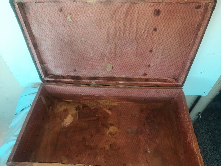 Ретро картонен куфар за декорация и реставрация