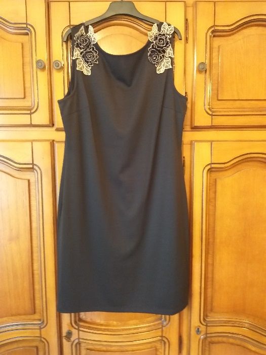 vand rochie mar. 42 culoare negru