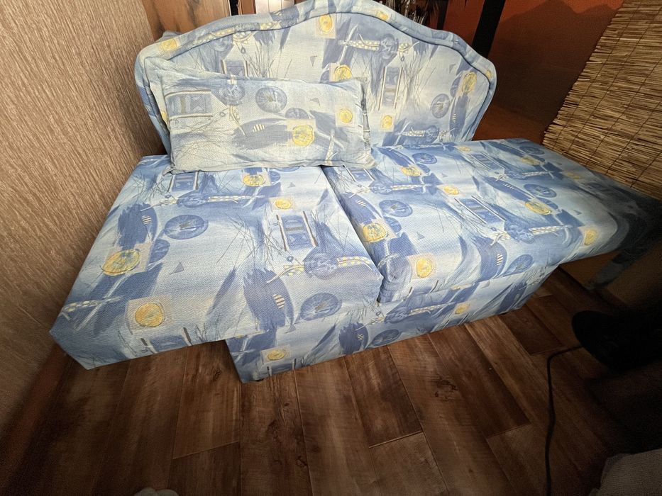 Диванчики раскладные с подушками