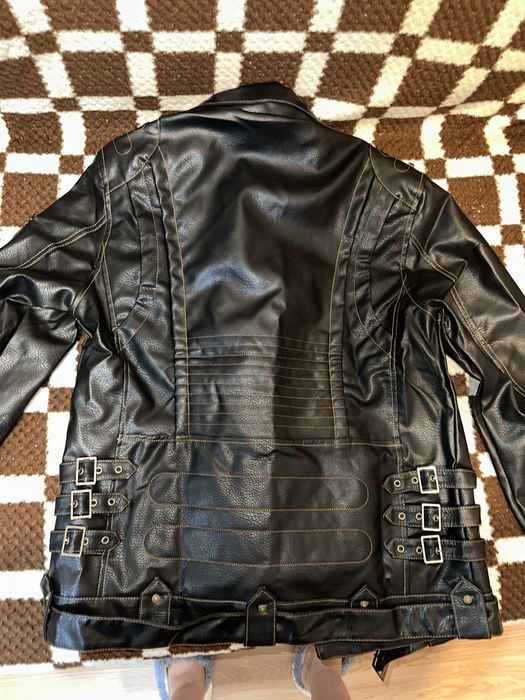 Продам куртку новую