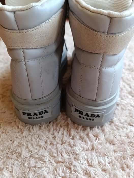 Продавам Боти Prada