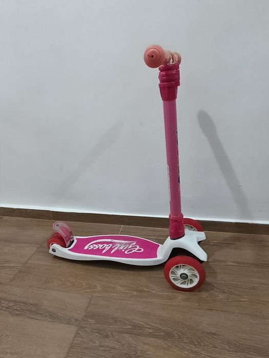 Vând trotinetă fete