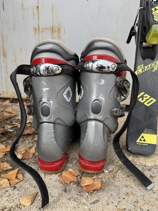 Ски + обувки + щеки