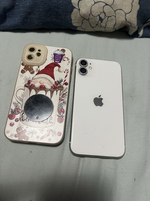 Vand iphone 11 top full alb nou nout baterie 100/100% garantie 1 an plus bonus husa folie accesorii cam etc alb top 128 gb neverlock face id functiona