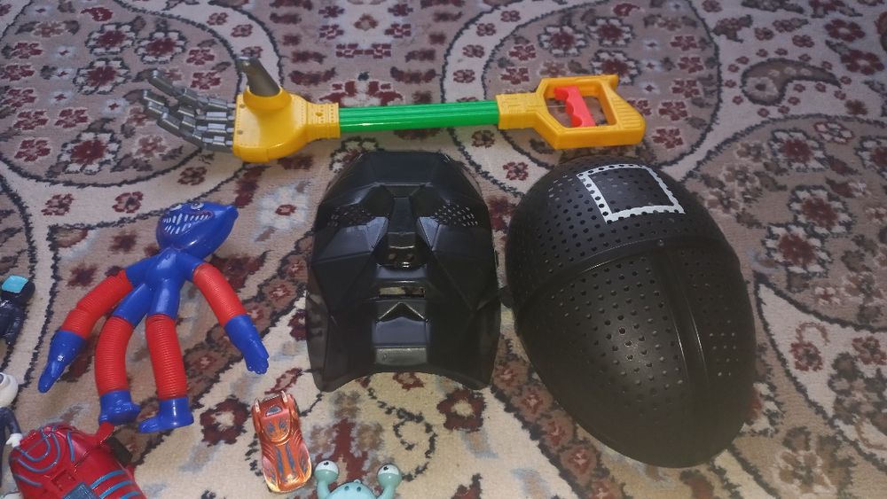 Продам игрушки для мальчика
