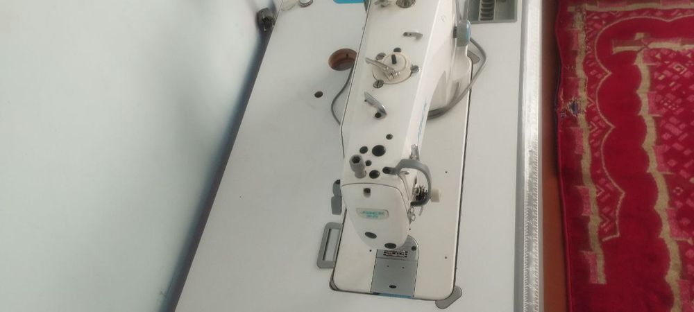 F3 tikuv mashinasi sotiladi ahvoli juda yahshi yangi