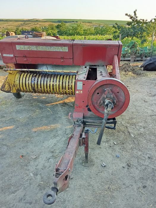 Vând balotiera new Holland 276