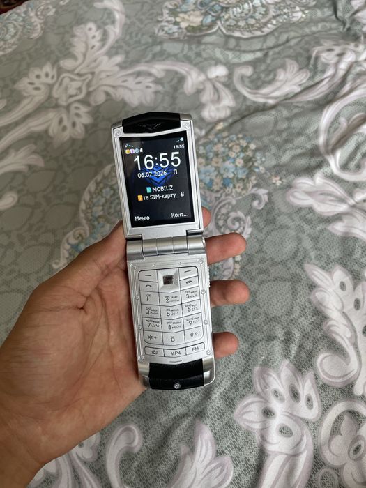Vertu Ayxta V77