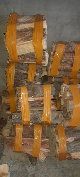 Сосна. Урик. дарахтидан Утин тайер ёрилган сотилади.