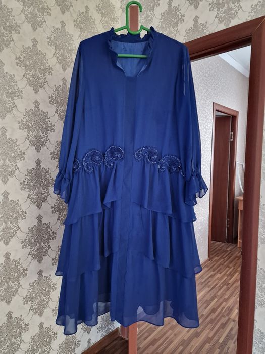 Элегантное Платье спаетками