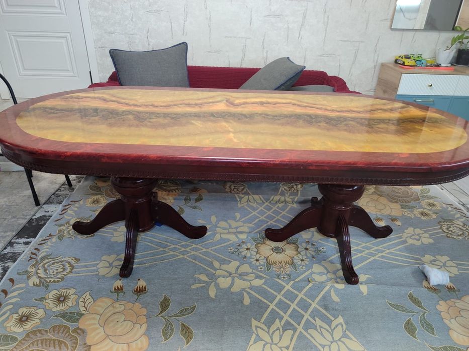 Продам стол для гостиной