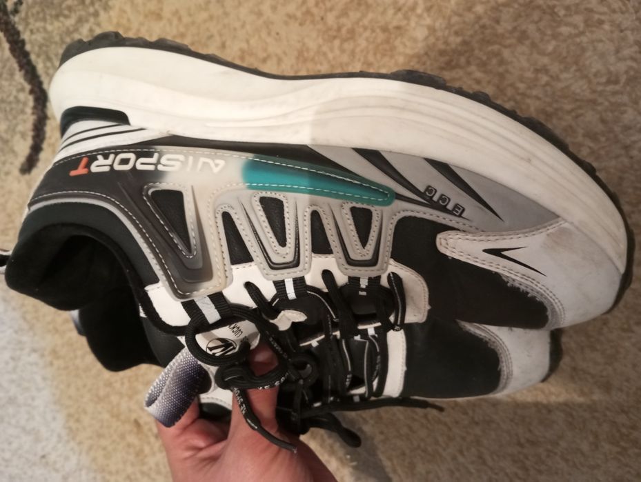 Продам зимние кроссовки