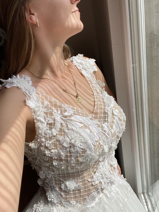 Vand rochie de mireasa cu tot cu crinolina