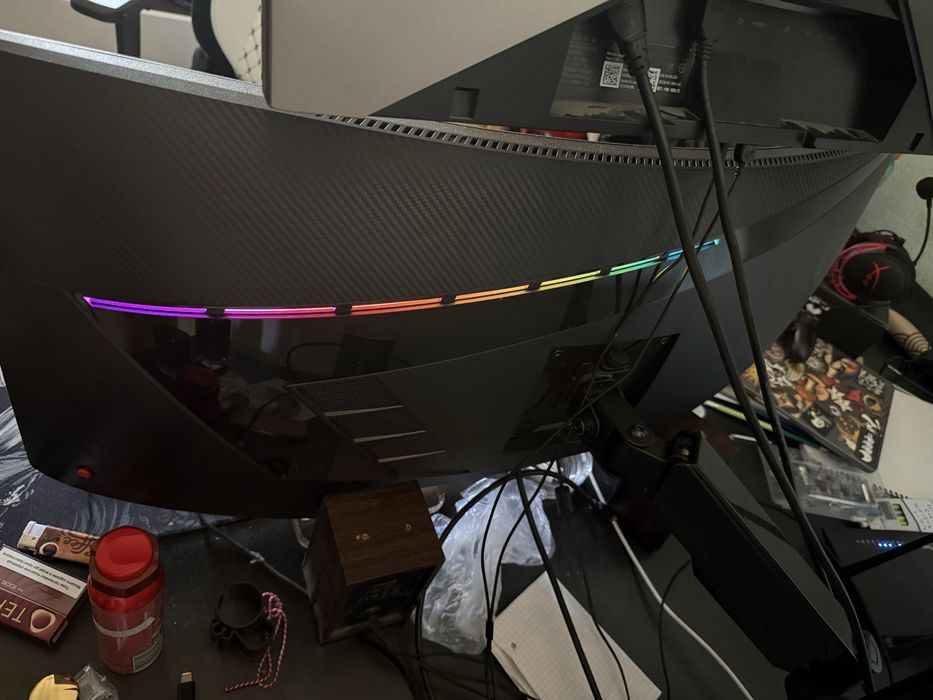 Ultrawide монитор MSI