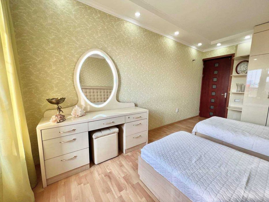 Продает 5 комнатная квартира (Своя)