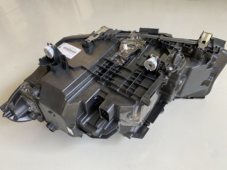 Чисто нов десен фар за bmw g30/бмв г30/led/гол без баласти/