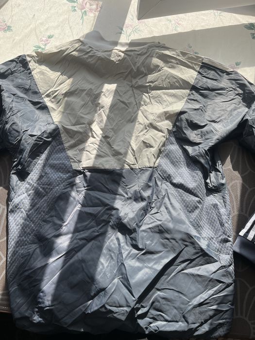 Продам Ветровку Adidas lightweight jacket