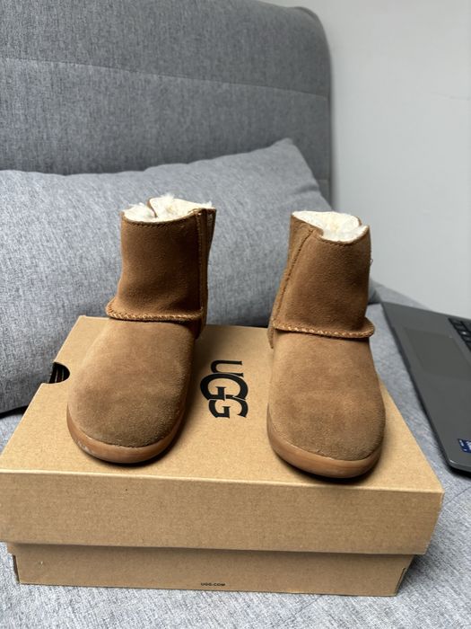 Cizme Ugg marime 27