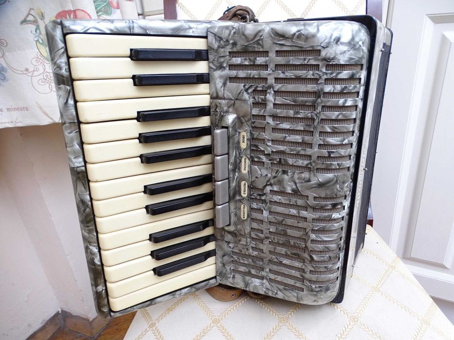 Акордеон "Weltmeister" – винтидж украса, декор - дом или заведение