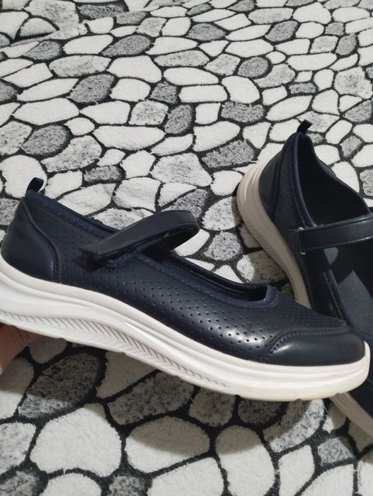 Продам обувь на девочку