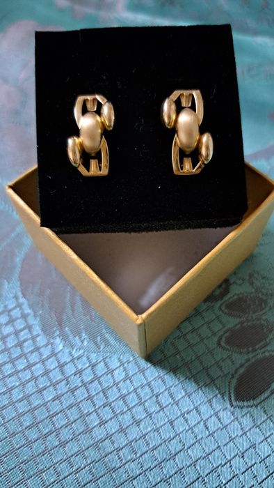 Срочно продам золотые серги 585 проба.