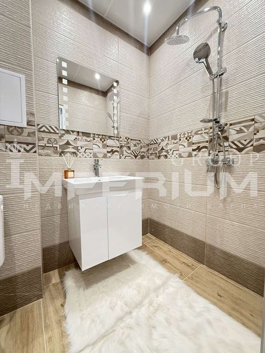 В продажба * Тристаен апартамент *  Изцяло юг * кв. Младост