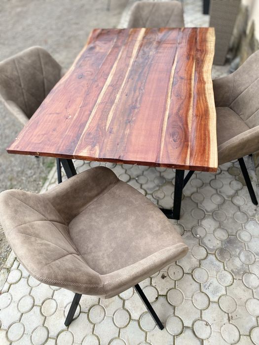 Masa 140x90 cm din lemn masiv cu scaune
