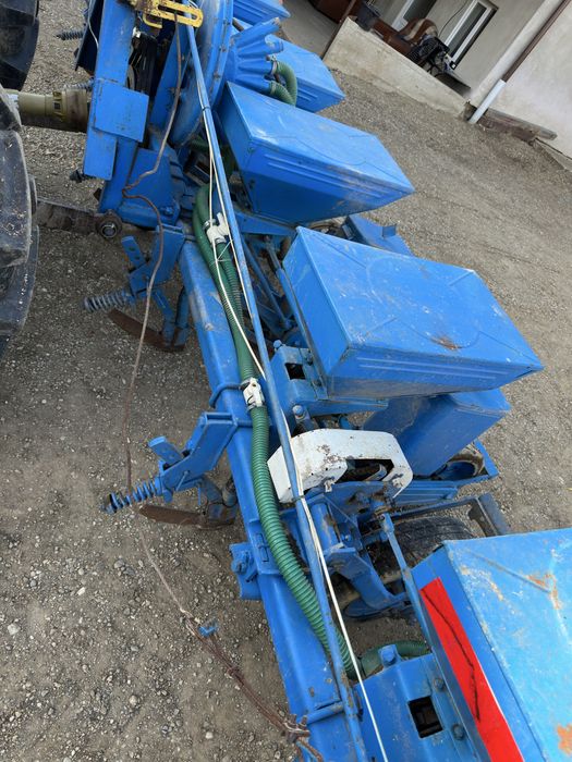 Semanatoare porumb SPC6 si presa balotat NewHolland 270