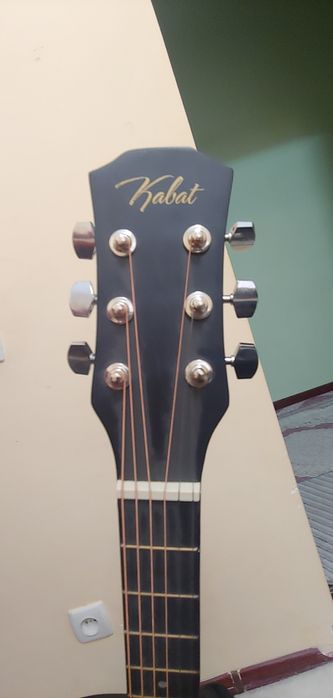 Akustik gitara yangi