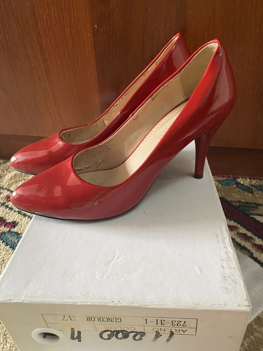 Продам б/у туфли, очень красивый цвет