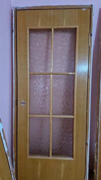 Двери деревянные б/у