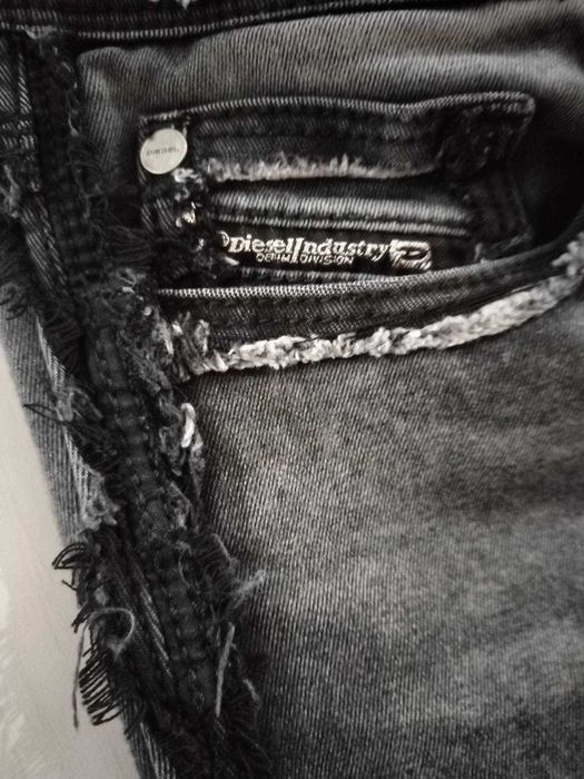 Оригинални слим дънки Levis,Diesel