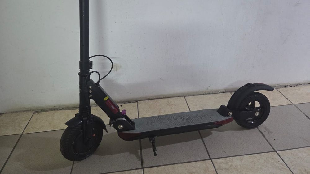 Электросамокат практически новый