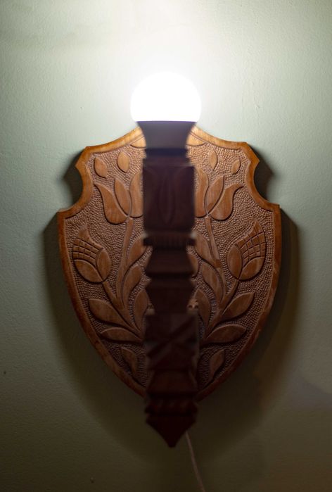 Lampă de perete din lemn