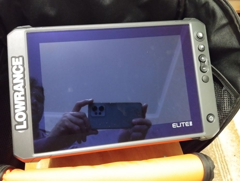 Продам  Lowrance  HDS Carbon 9
Прибор и датчик