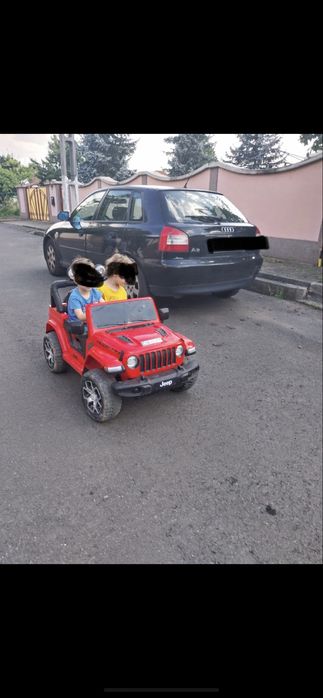 Vand jeep si tractoras electric pentru copii