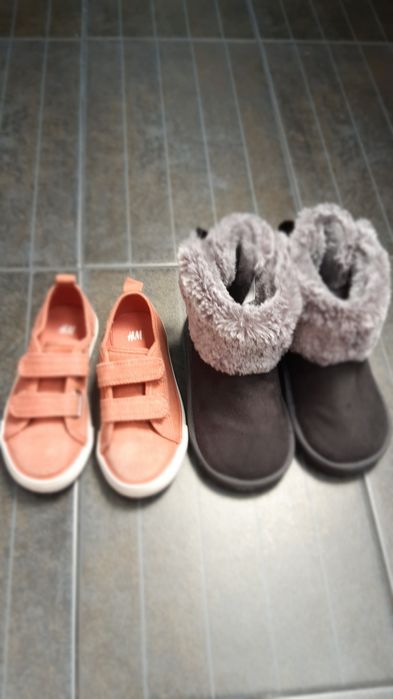 Продавам детски обувки. Н & М.