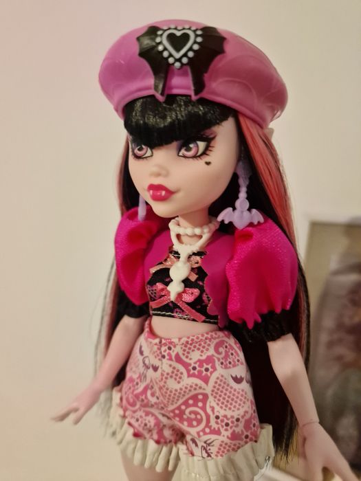 Papusa Monster High Draculaura Skulltimate Secrets 1