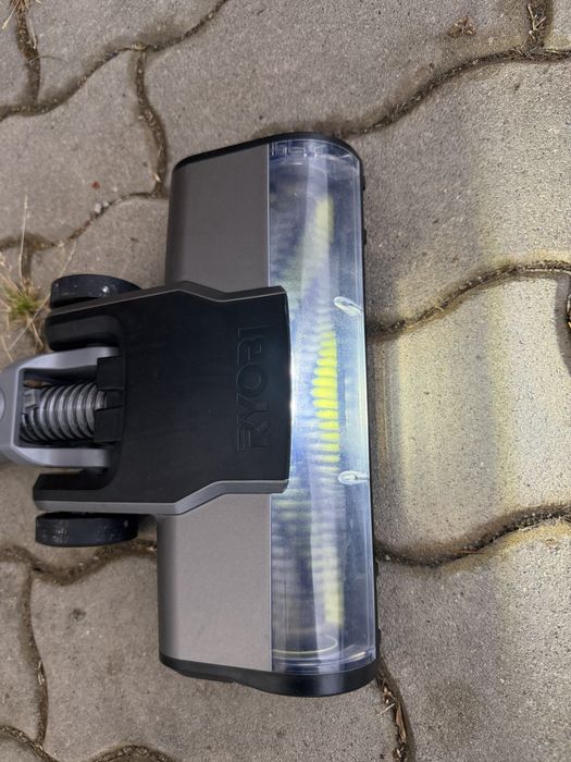Aspirator vertical Ryobi