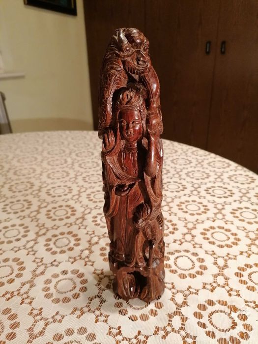 Оригинална дървена статуетка на богиня от индийската митология