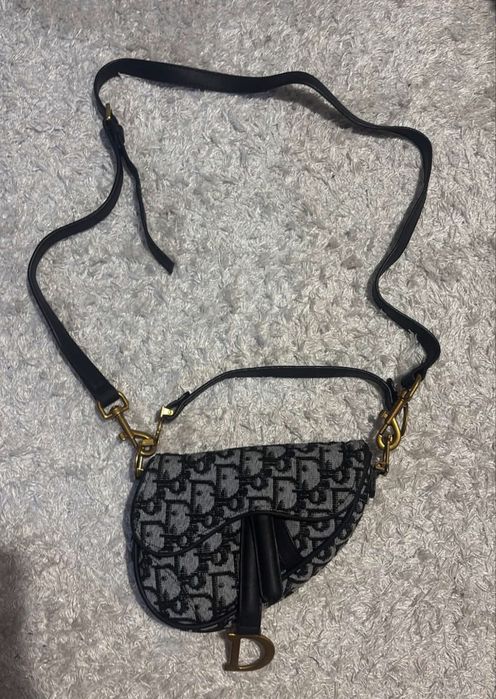 Чанта на Dior.