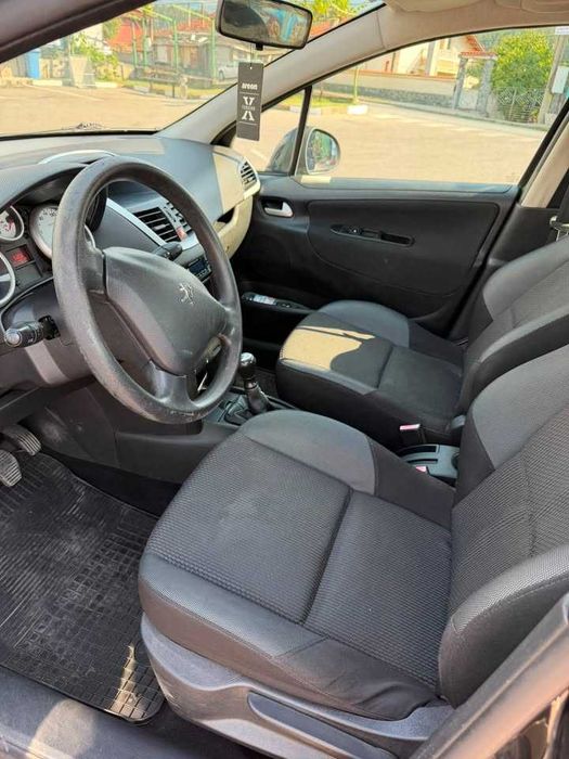 Продавам Peugeot 207, 2010 г.