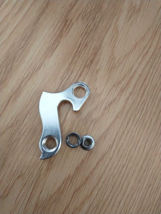 Ухо за заден дерайльор на  GH-011