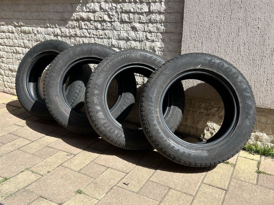 Goodyear Efficientgrip SUV 4x4 225/65R17 4buc