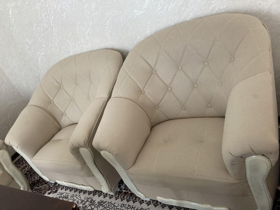 Divan kreslo sotiladi